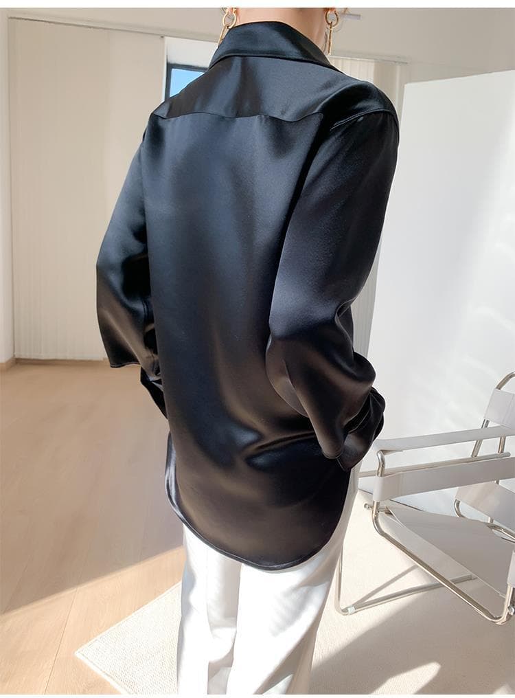 黒ブラウス シンプルサテンとろみブラウス