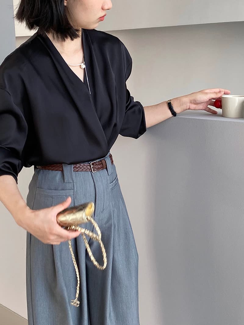 黒ブラウス ドレープサテンカシュクールブラウス