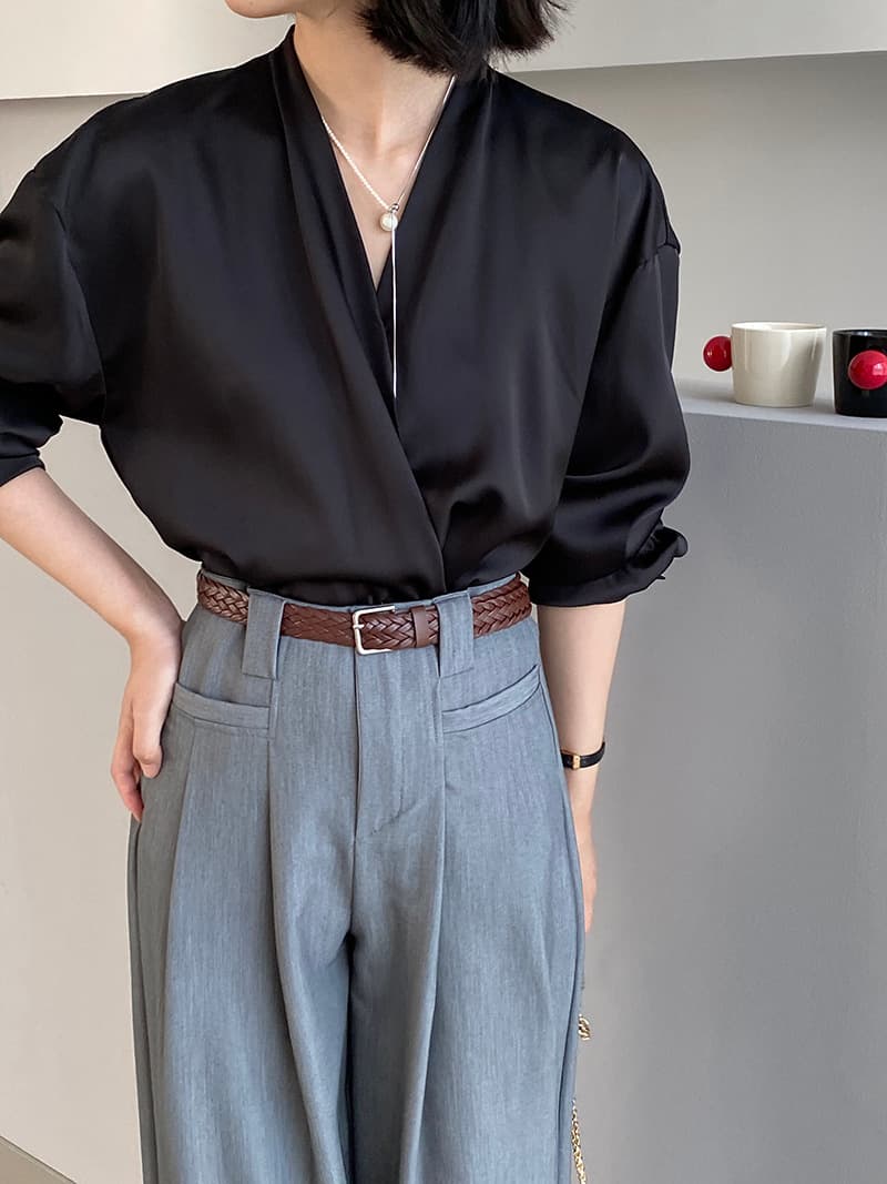 黒ブラウス ドレープサテンカシュクールブラウス