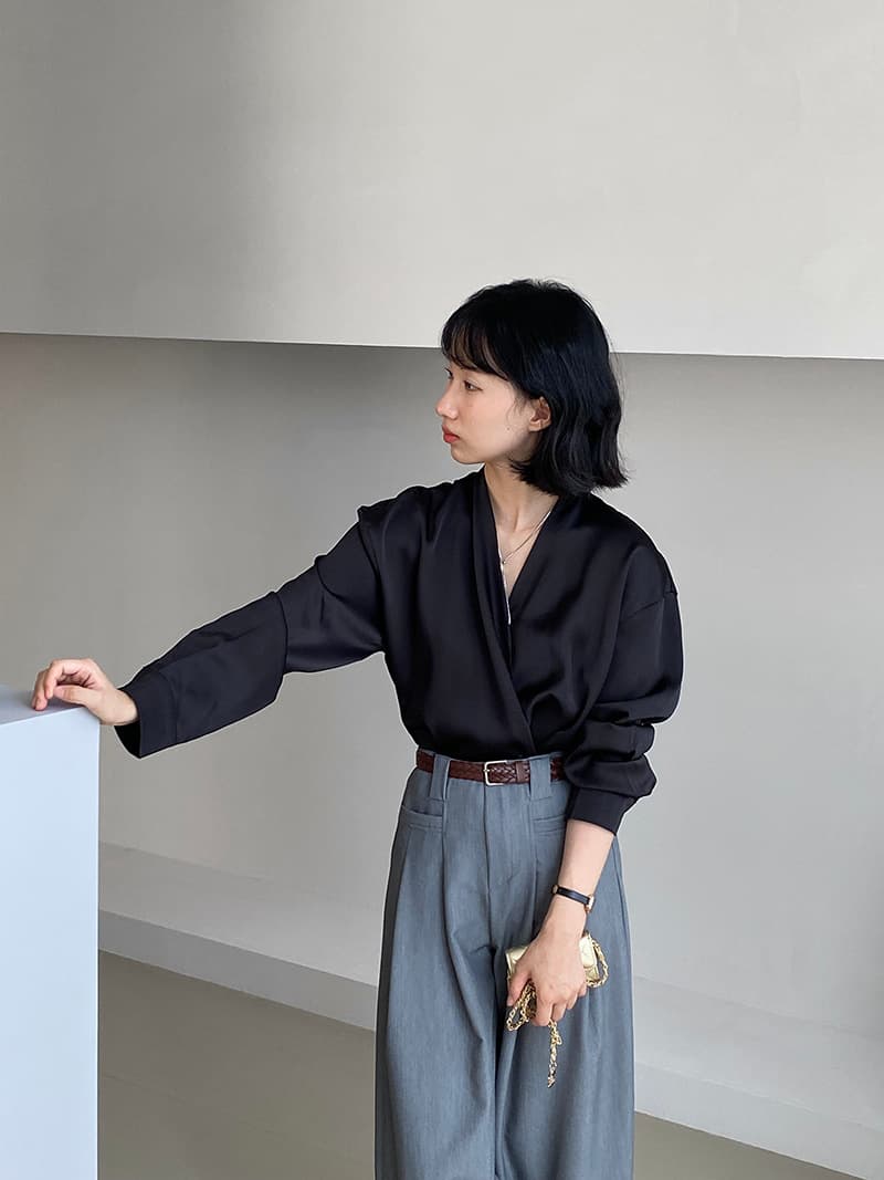 黒ブラウス ドレープサテンカシュクールブラウス
